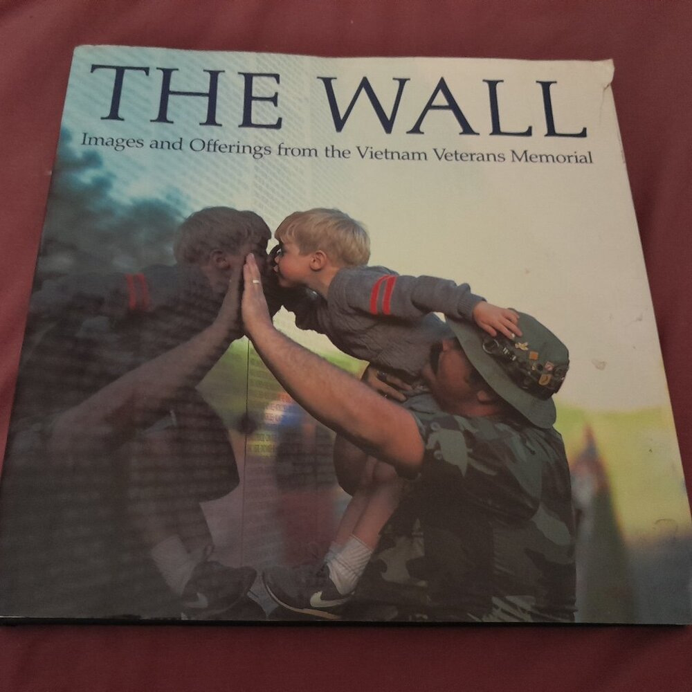 THE WALL: Images and Offerings from the Vietnam Veterans Memorial